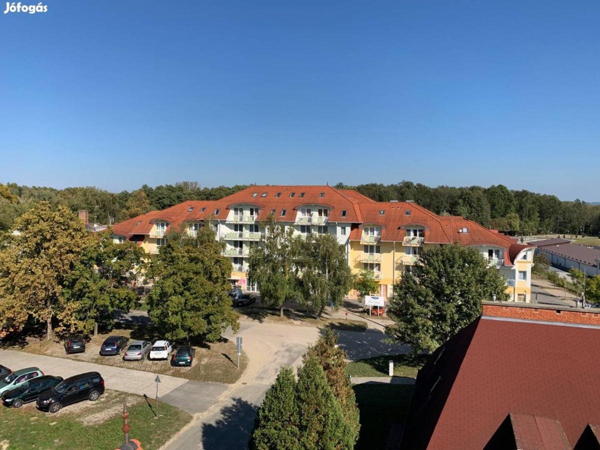 Karospool Apartman ザラカロシュ エクステリア 写真